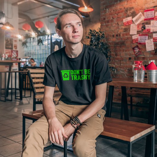 ごみをリサイクルする Tシャツ