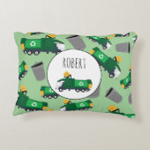 ごみトラックのパターン少年の名前のリサイクル アクセントクッション (裏面)