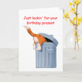 ごみ箱の中の猫 – ボトムズアップ誕生日 カード (黄色い花)