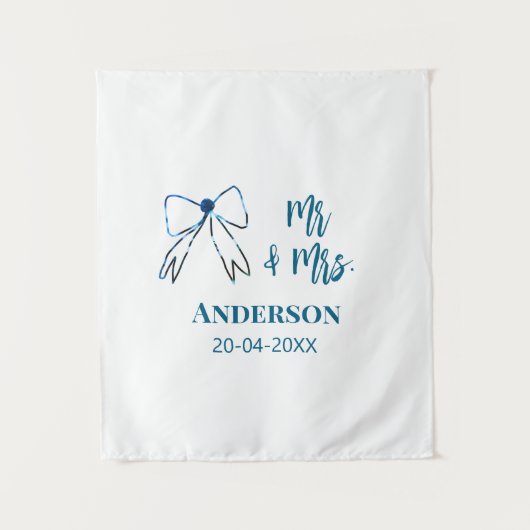 ご夫婦の名前と日付のウェディングギフト 青いリボン タペストリー (正面)