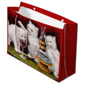 ご馳走の三匹の幸せな子猫 ラージペーパーバッグ (正面アングル)