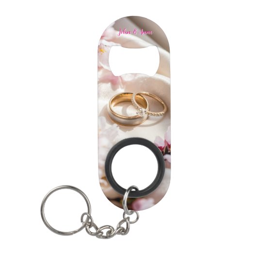 さくらと結婚指輪 キーホルダー栓抜き (正面)