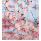 さくらんぼの枝に座る鳥 シャワーカーテン (正面)