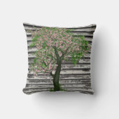 さくらんぼの花々素朴オン木 クッション (正面)