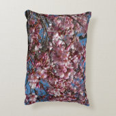 さくらんぼの花とブルースカイ春フローラ アクセントクッション (裏面(縦))