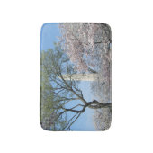 さくらんぼの花とワシントンのモニュメント バスマット (正面縦)