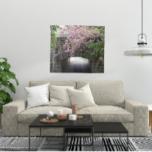 さくらんぼの花と石の橋の写真