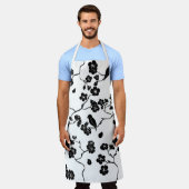 さくらんぼの花に咲く白黒鳥 エプロン (着用した状態)