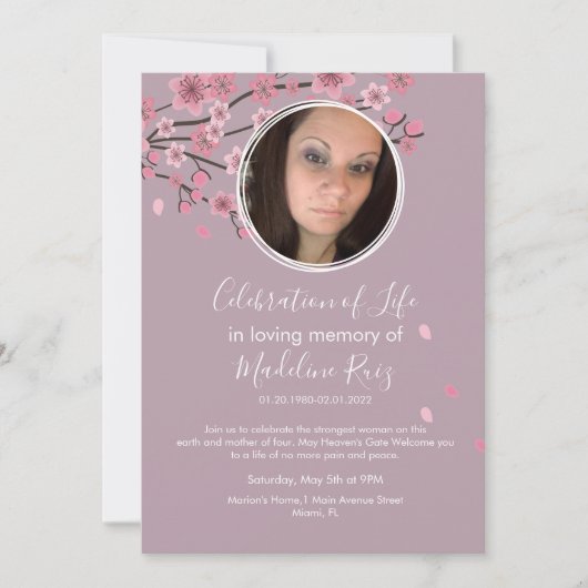 さくらんぼの花の木の花びらお祝いの生活 招待状 (正面)