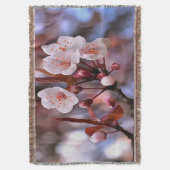 さくらんぼの花房とピンクとブルー スローブランケット (正面縦)