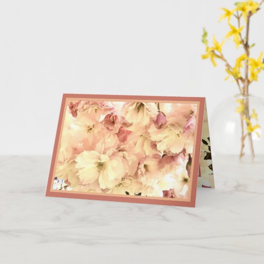 さくらんぼはクリームとピンクのグリーティングカードで花開く カード (黄色い花)