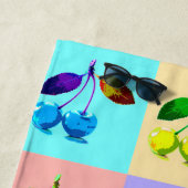 さくらんぼインポップ・アートのアートスタイル ビーチタオル (インサイチュ)