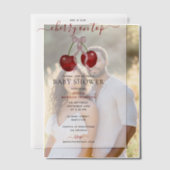 さくらんぼオントップベビーモダンシャワーピンクボウガール ベラム紙招待状 (オフセット (カップル))