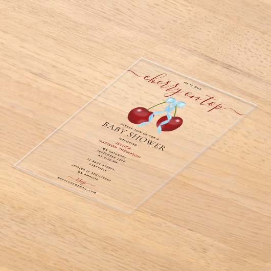 さくらんぼオントップベビーモダンシャワーブルーボウボーイ アクリル招待状 (レイダウン)