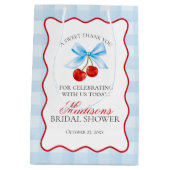 さくらんぼスウィートブルーコケットボウブライダルシャワーの恩恵 ミディアムペーパーバッグ (裏面)