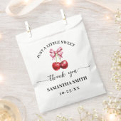 さくらんぼピンクコケットベビーシャワーパーティー フェイバーバッグ (クリップ留めされた状態)