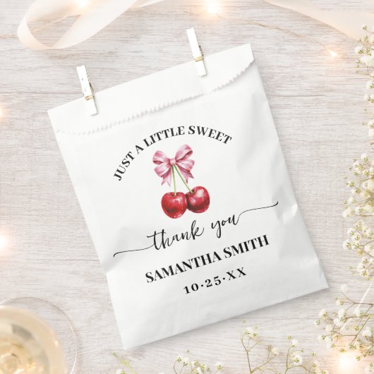 さくらんぼピンクコケットベビーシャワーパーティー フェイバーバッグ (クリップ留めされた状態)