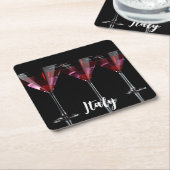 さくらんぼ付きマルティニガラスの赤いカクテル スクエアペーパーコースター (アングル)