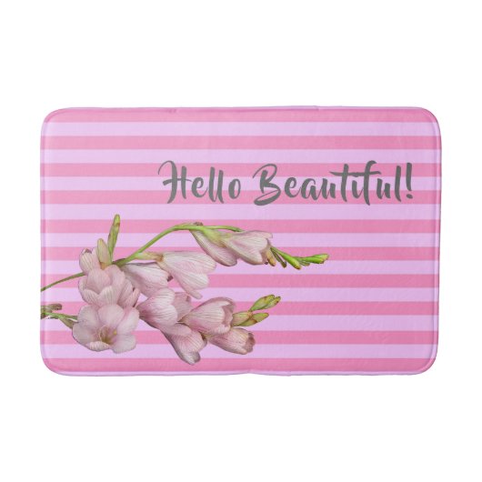 さくらんぼ咲きピンクストリップハロービューティフル！ バスマット (正面)