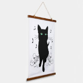 ささやくような音楽のノートに囲まれた黒猫 吊り下げ型タペストリー (傾斜あり)