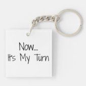 「さて…自分の番だ」というフレーズ キーホルダー (裏面)