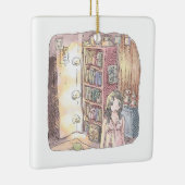 さなくむじ 薄暗いお部屋で本棚のそばに浮いているぼんやり光る物体と女性のイラスト セラミックオーナメント (右)