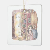 さなくむじ 薄暗いお部屋で本棚のそばに浮いているぼんやり光る物体と女性のイラスト セラミックオーナメント (左)