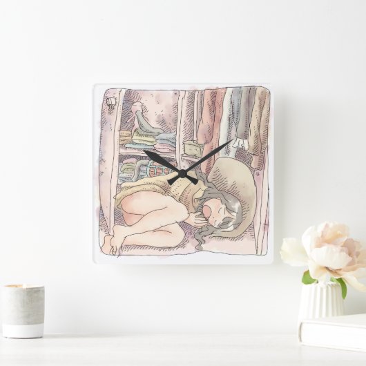 さなごにじ 衣類の沢山しまってある開けっ放しのクロゼットの前で横になる素足の女性 スクエア壁時計 (ホーム)