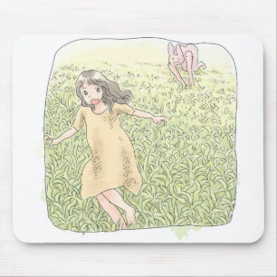 さなしむじ 広い緑の草原を追いかける兎から走って逃げる橙色のワンピースの女性 マウスパッド