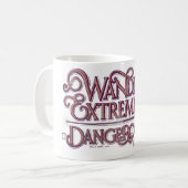 さまざまで非常に危険なグラフィック – ピンク コーヒーマグカップ (正面左)