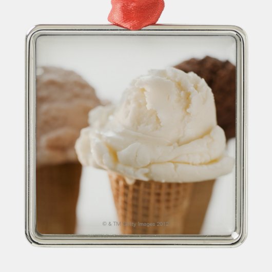 さまざまなアイスクリームコーンの閉めて下さい メタルオーナメント (正面)