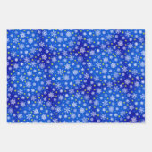 さまざまなスノーフレークの形が青いピンクの緑エレガント ラッピングペーパーシート (正面)