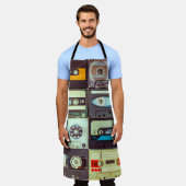 さまざまなヴィンテージオーディオカセット エプロン (着用した状態)