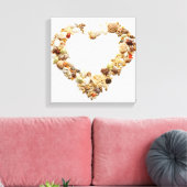 さまざまな貝殻の型枠ハート形状 キャンバスプリント (インサイチュ (リビング))
