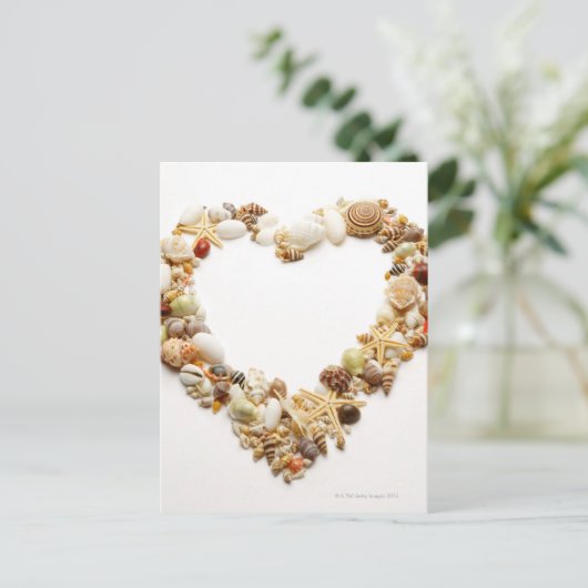 さまざまな貝殻の型枠ハート形状 ポストカード (スタンド正面)