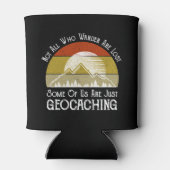 さまよい歩き回る者が皆独り言を言っているとは限失ったらないおもしろい 缶クーラー (裏面)