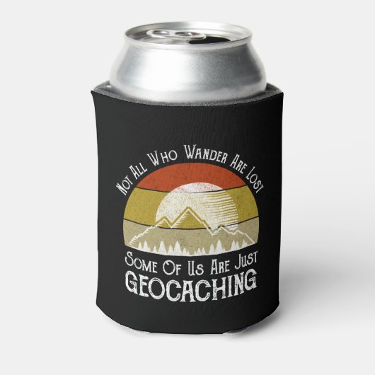 さまよい歩き回る者が皆独り言を言っているとは限失ったらないおもしろい 缶クーラー (缶裏面)