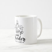 さまよう者ばかりではない コーヒーマグカップ (正面右)