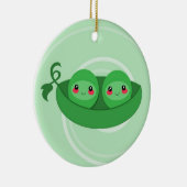 さやの中の２つのえんどう豆 - オーナメント (右)