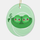 さやの中の２つのえんどう豆 - オーナメント (左)