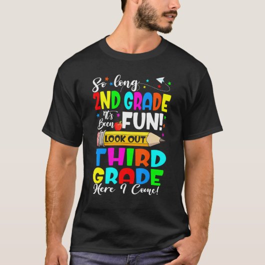 さようなら2年生おもしろい3年生ここ来I Tシャツ (正面)