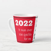 さらば2020 |転送2021 |新年RED カフェラテマグ (左アングル)