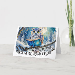 さわやかなフクロウがビッグブックリカバリー記念日を読んでいる カード
