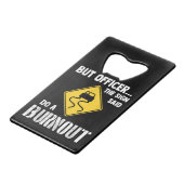 しかし、サインの士官はバーンアウトを行う – 車おもしろい クレジットカード栓抜き (正面アングル)