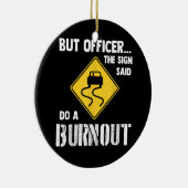 しかし、サインの士官はバーンアウトを行う – 車おもしろい セラミックオーナメント (右)