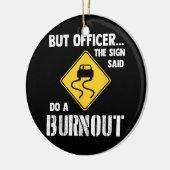 しかし、サインの士官はバーンアウトを行う – 車おもしろい セラミックオーナメント (左)