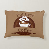 しかし、最初のコーヒーおもしろいカフェイン中毒引用文 アクセントクッション (裏面)