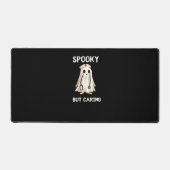 しか不気味し気にてTシャツは デスクマット (正面)