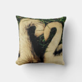 しっぽを引く クッション (正面)