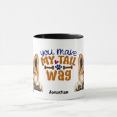 しっぽを振る可愛い秋田犬 マグカップ (中央)